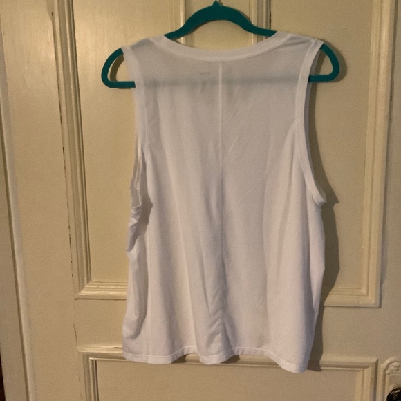 White GapFit Tank L NWOT - Picture 3 of 4